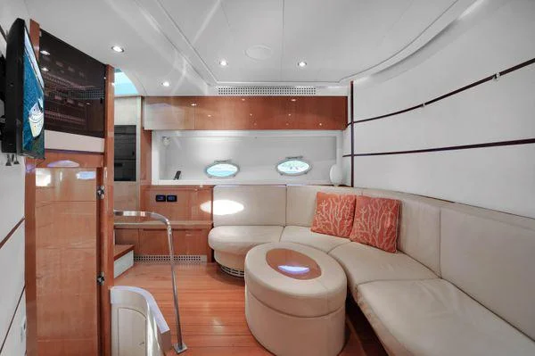 68ft Pershing Sky premium experience